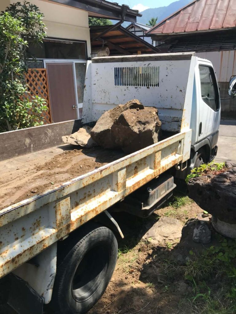 【長野市松代町】合計２０個以上もの庭石の撤去作業！１日で完了！